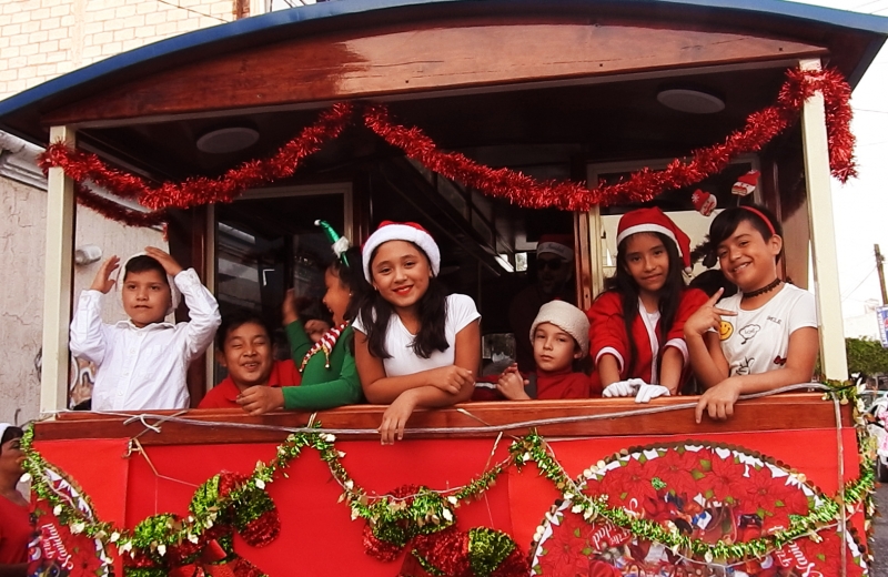 Tradicional desfile navideño del Colegio Stratford en su décima quinta edición.